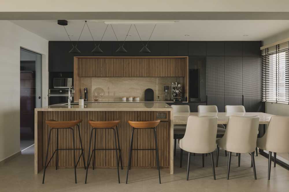 Modern Kitchen with Open Kitchen and Breakfast Counter