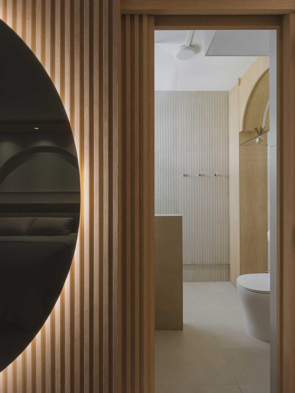 Modern Bathroom with Feature Wall and Mirror