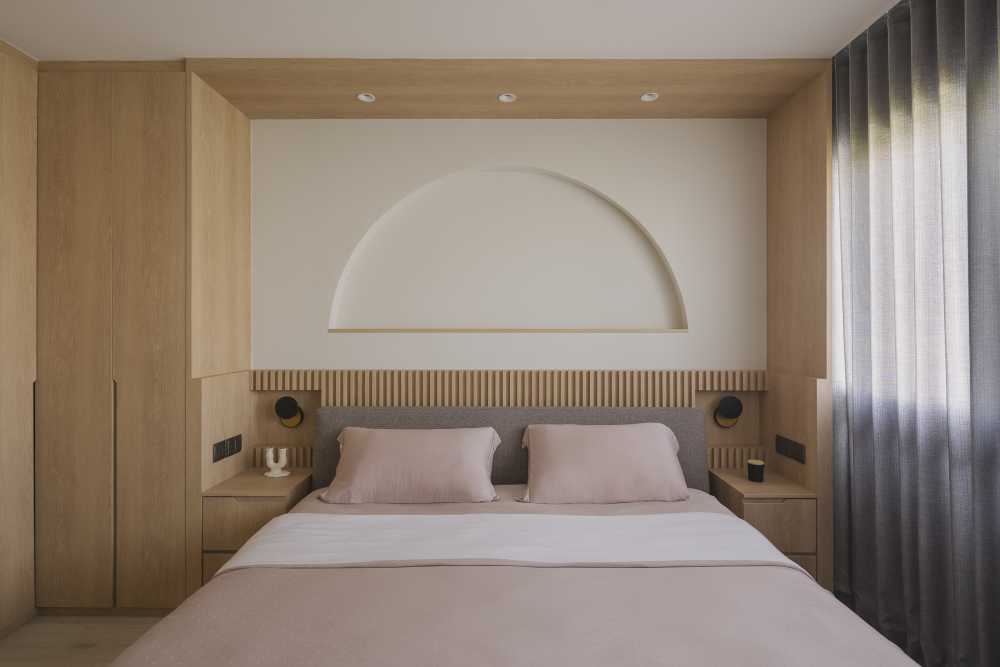 Modern Bedroom with Feature Wall and Wardrobe