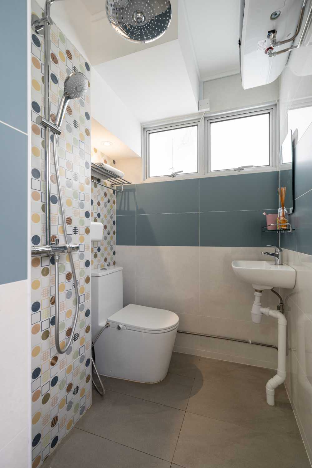 Scandinavian Bathroom with Rainshower and Bathroom Storage