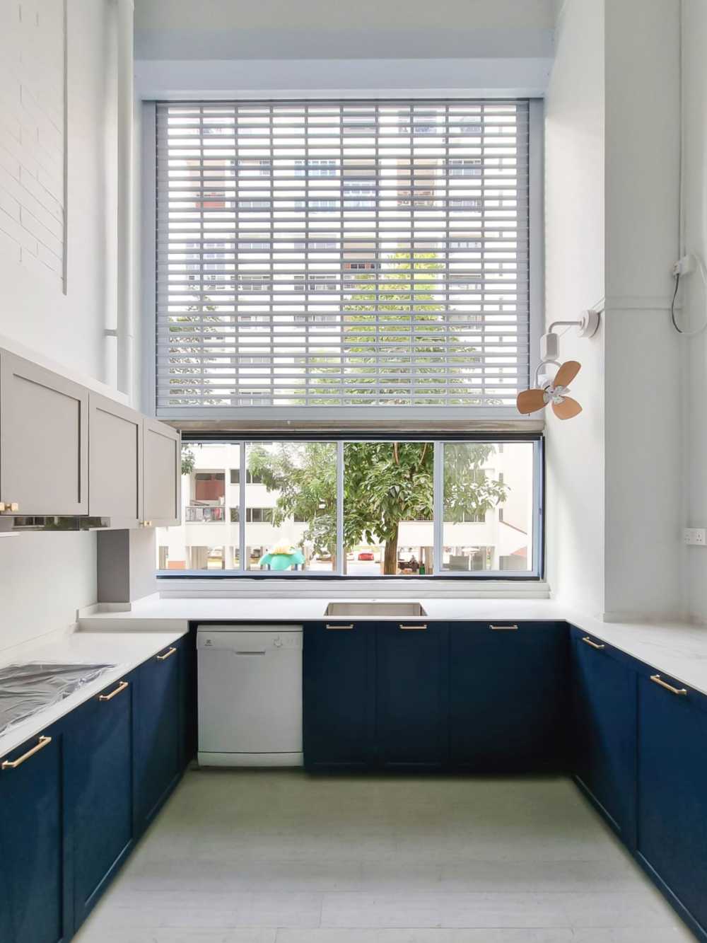 Modern Kitchen with Kitchen Window and Kitchen Accessories