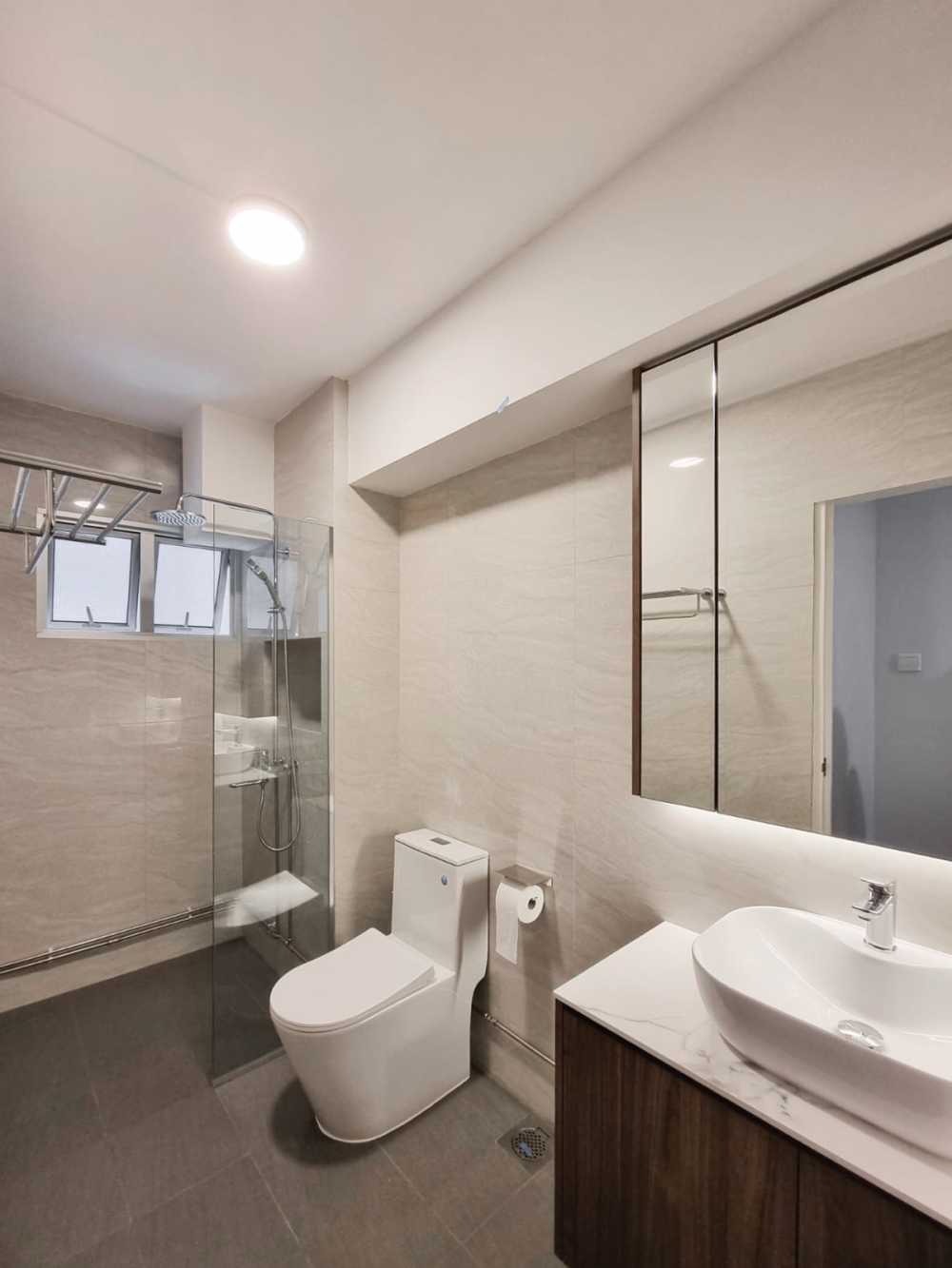 Modern Bathroom with Mirror and Bathroom Storage