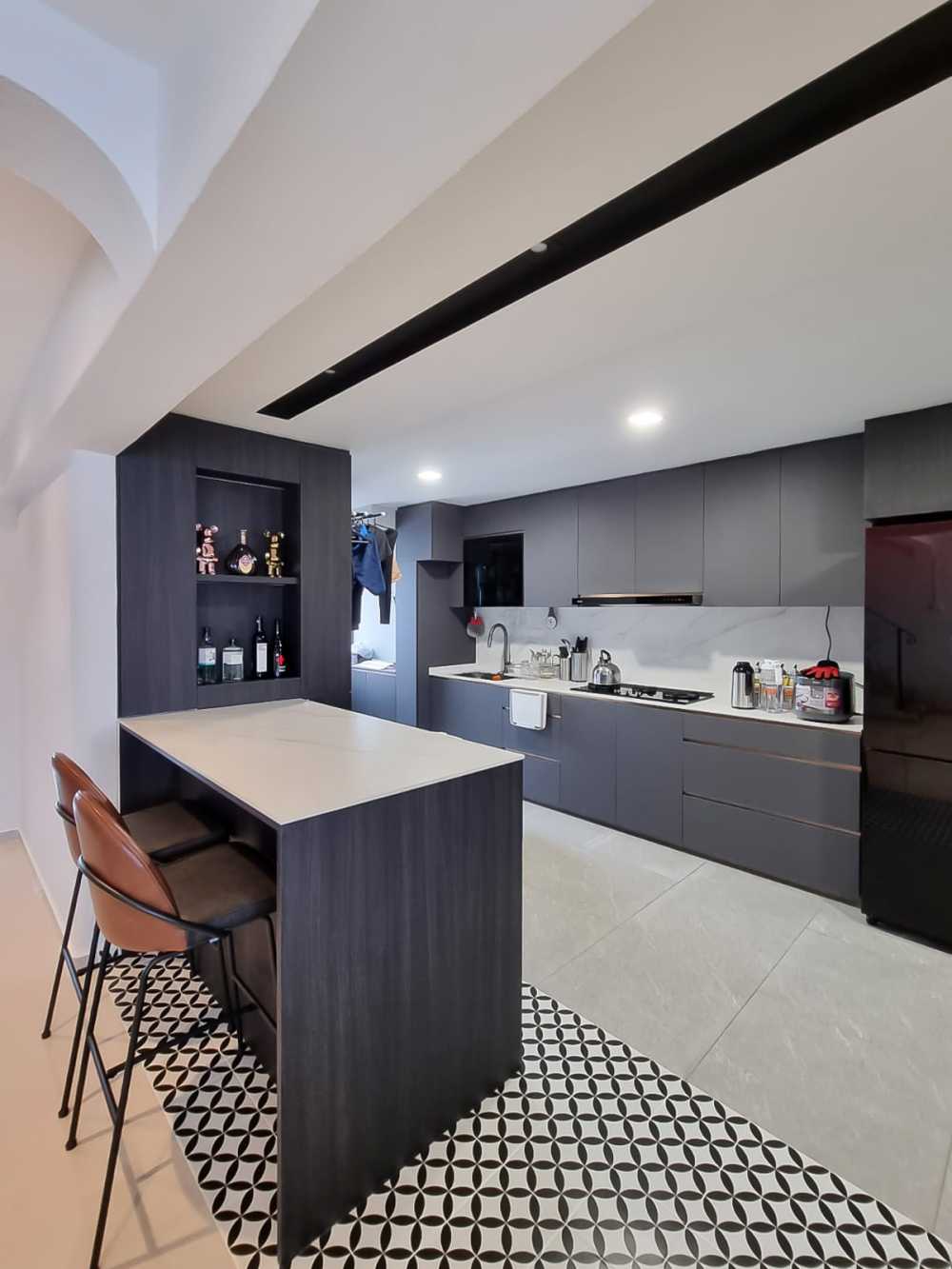 Scandinavian Kitchen with Kitchen Island and Bar Counter