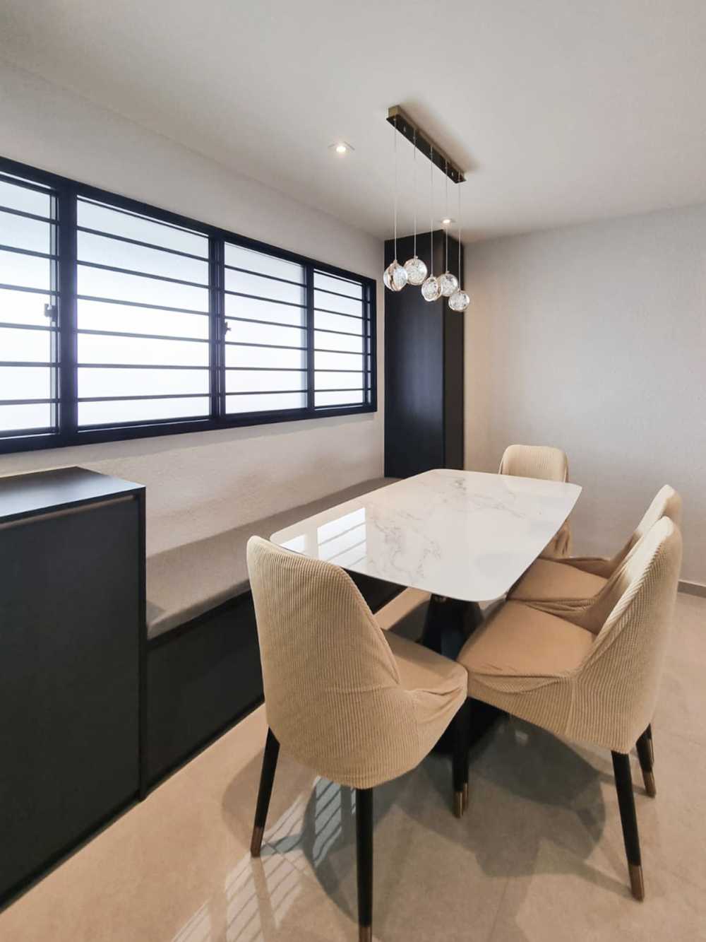 Scandinavian Dining Room with Window Seat and Window Grille