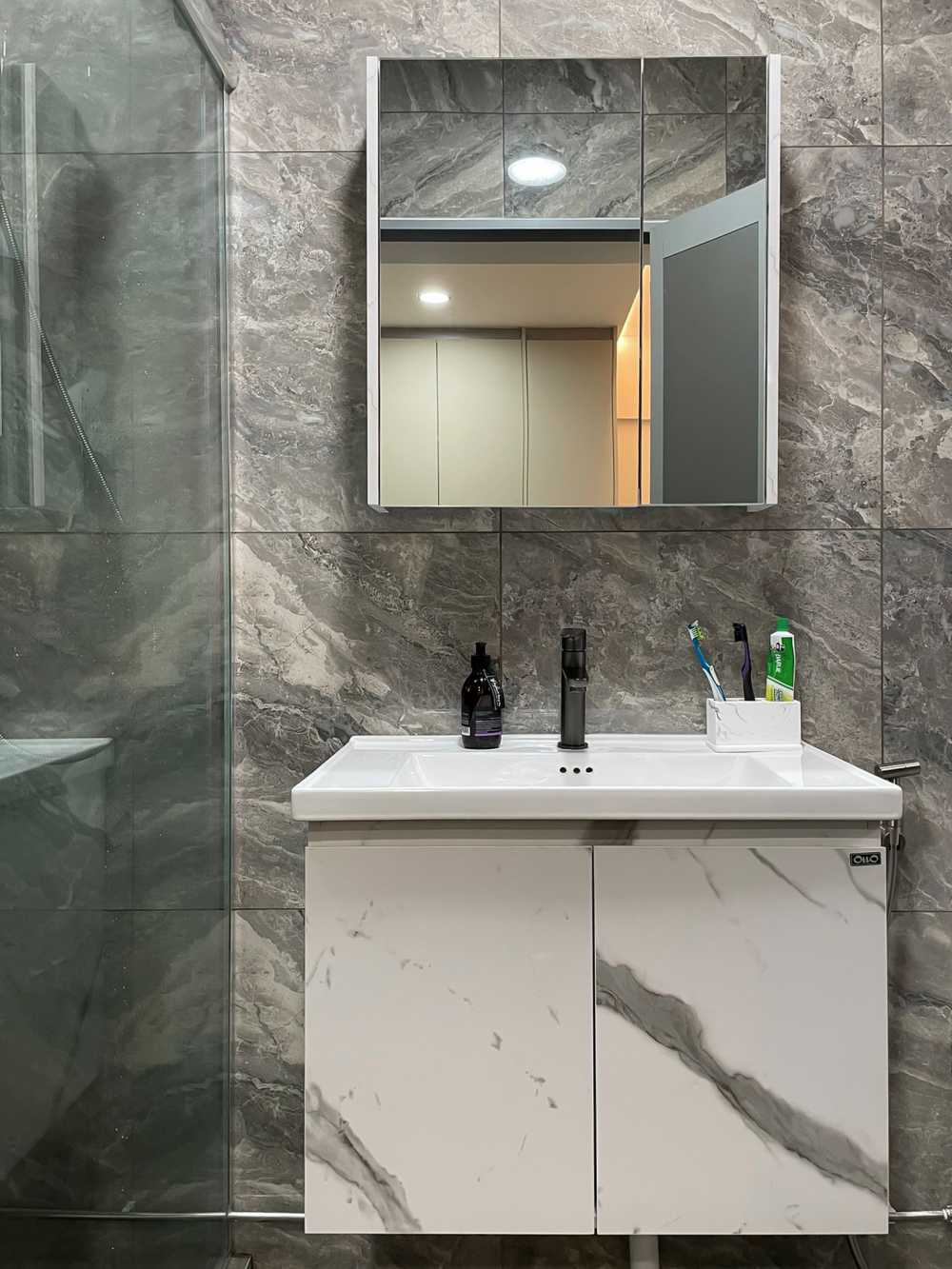 Scandinavian Bathroom with Mirror and Bathroom Storage