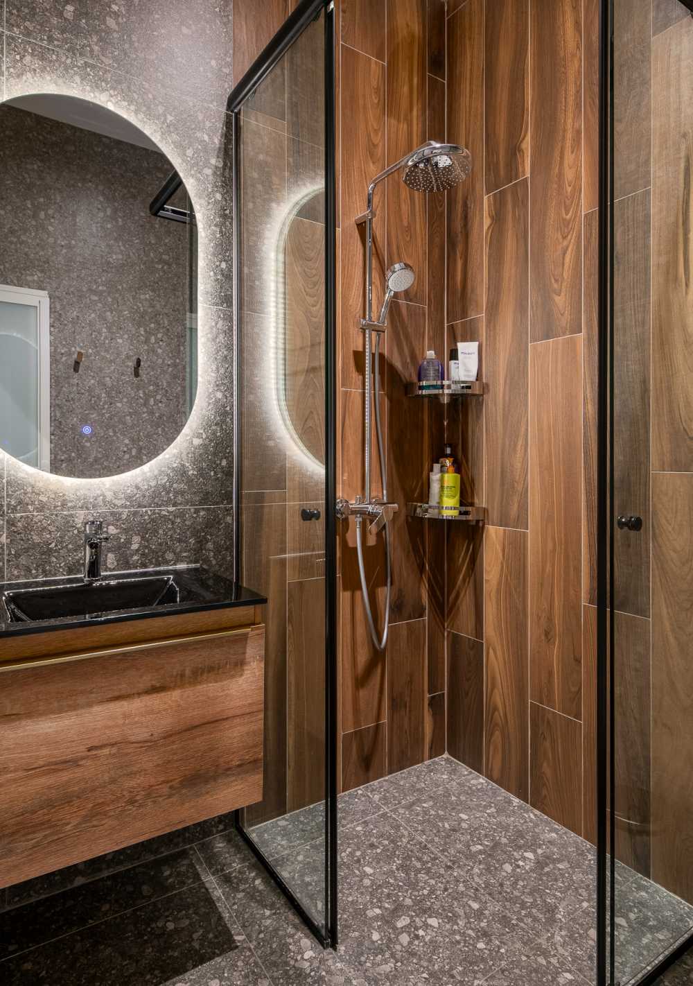 Contemporary Bathroom with Countertop and Homogeneous Tiles