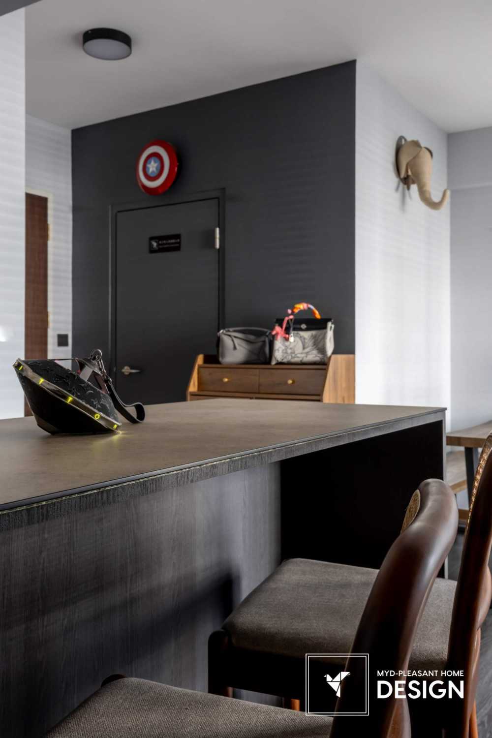 Modern Kitchen with Kitchen Island and Open Kitchen
