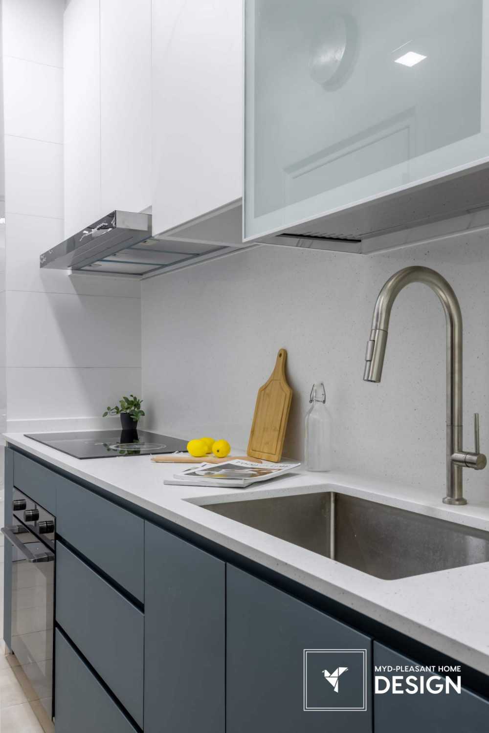 Country Kitchen with Countertop and Homogeneous Tiles