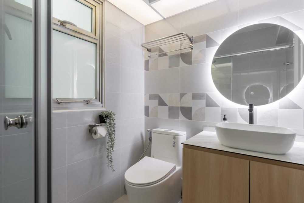 Contemporary Bathroom with Countertop and Homogeneous Tiles