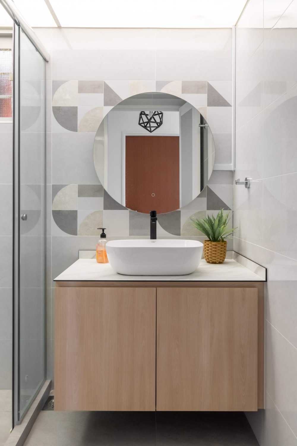 Contemporary Bathroom with Countertop and Shower Screen