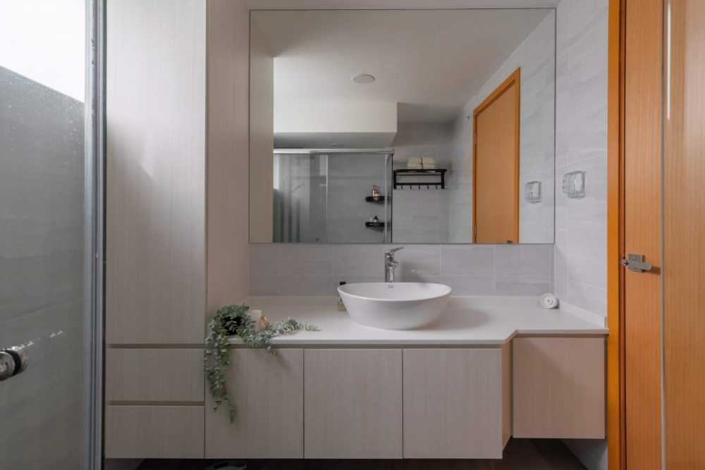 Minimalist Bathroom with Countertop and Mirror
