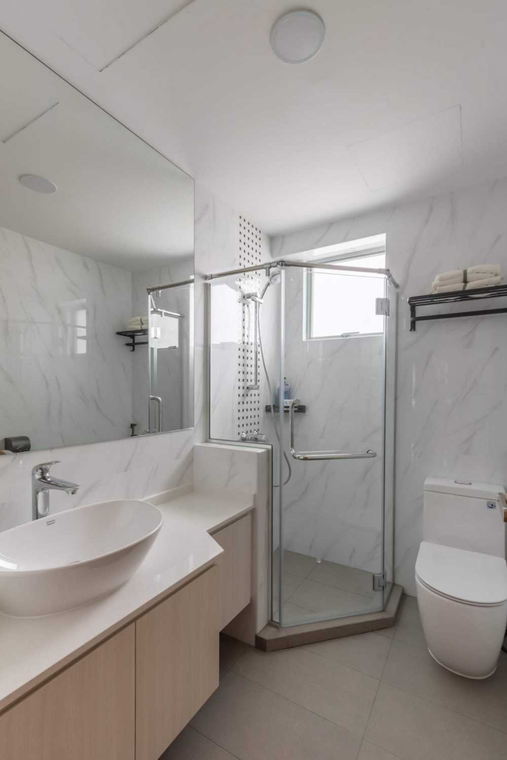 Minimalist Bathroom with Countertop and Marble Floor