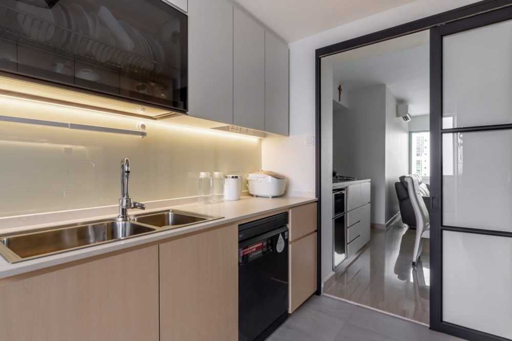 Minimalist Kitchen with Countertop and Homogeneous Tiles