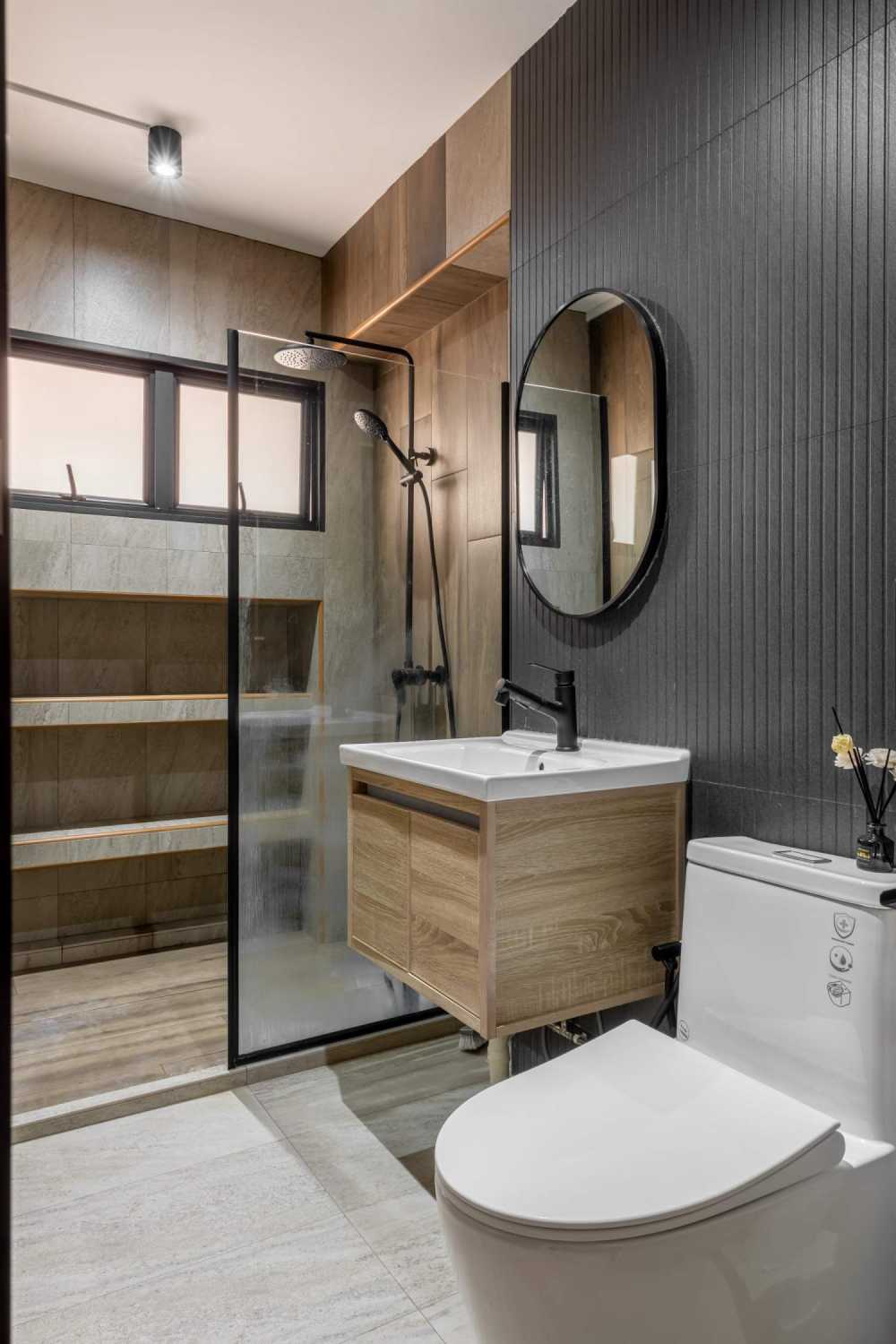 Contemporary Bathroom with Countertop and Homogeneous Tiles