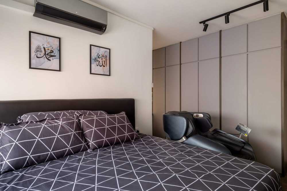 Contemporary Bedroom with Vinyl Flooring and Bay Window