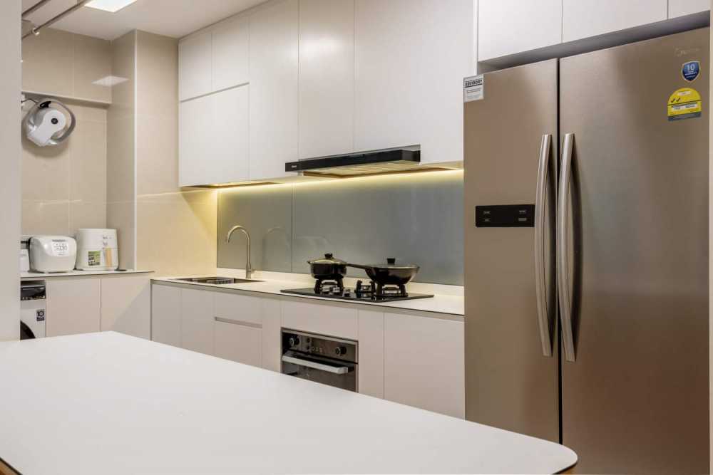 Contemporary Kitchen with Countertop and Homogeneous Tiles