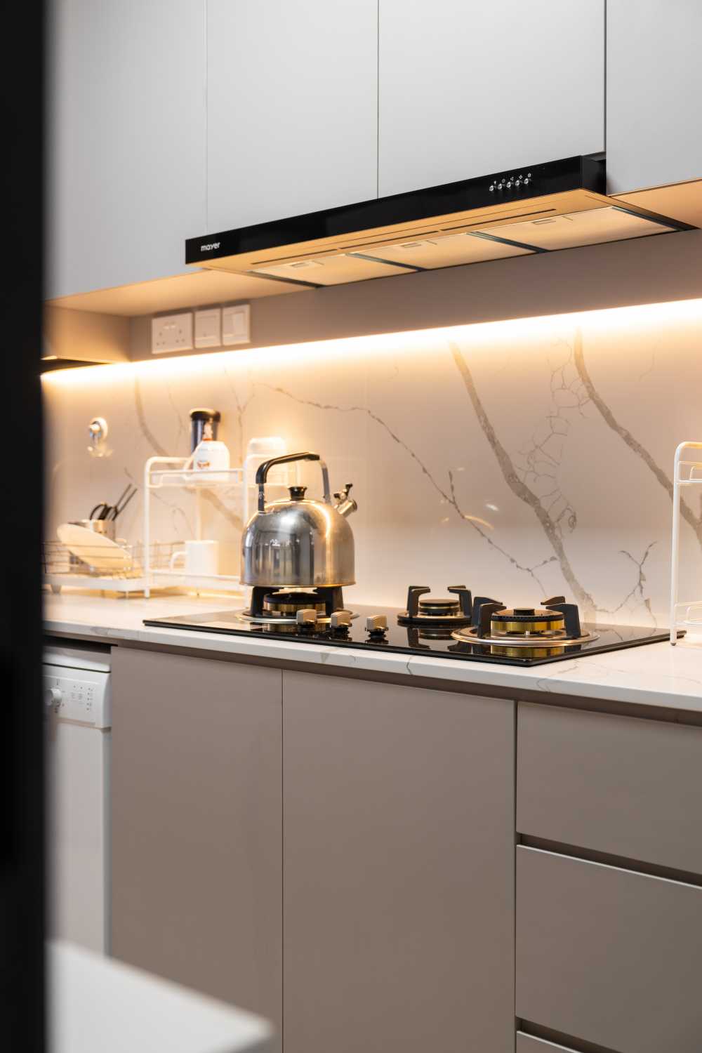 Modern Kitchen with Kitchen Window and Kitchen Island