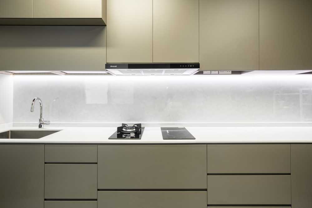 Modern Kitchen with Open Kitchen and Kitchen Backsplash