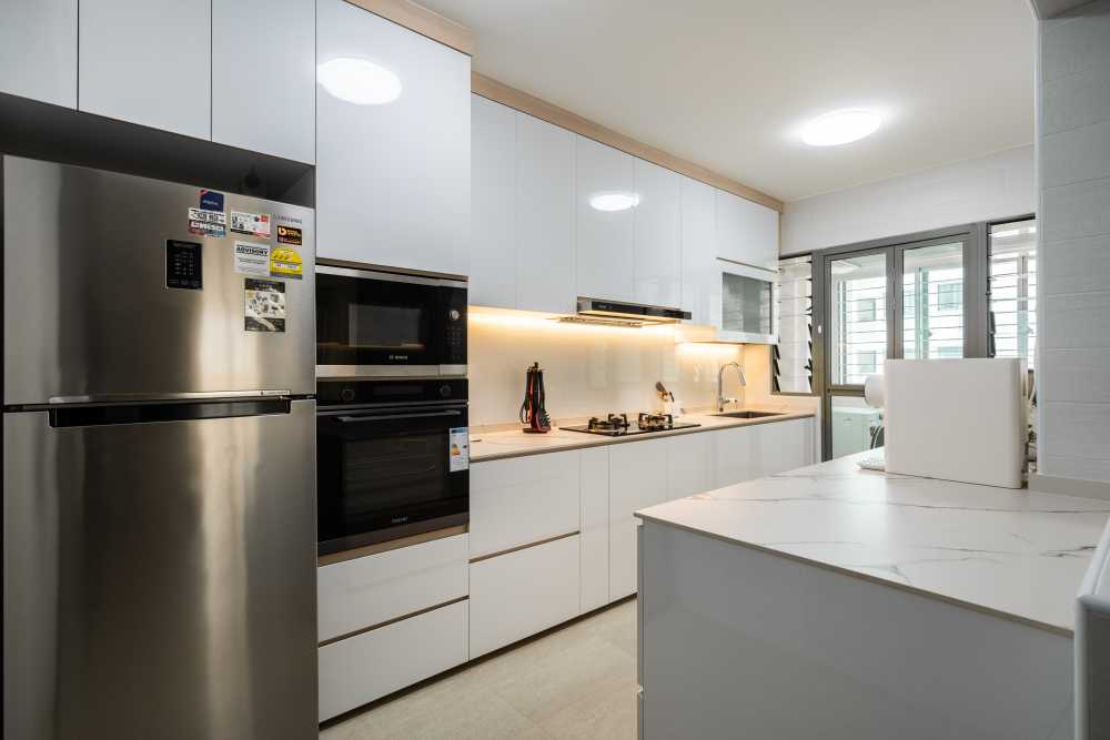 Minimalist Kitchen with Homogeneous Tiles and Kitchen Window