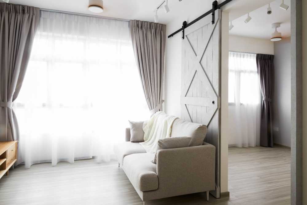 Scandinavian Living Room with Vinyl Flooring and Drop Ceiling