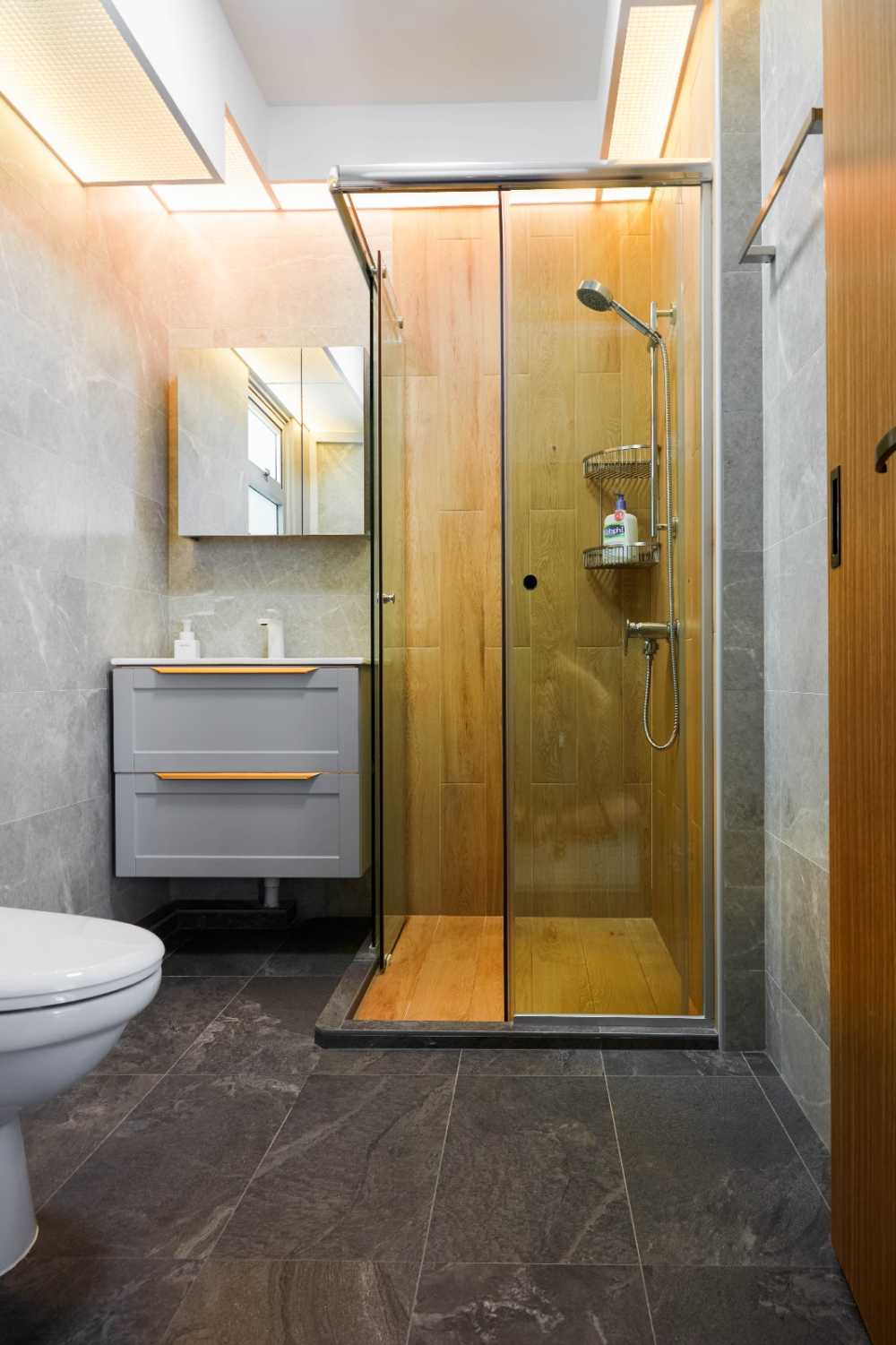 Scandinavian Bathroom with Homogeneous Tiles and Herringbone Tiling