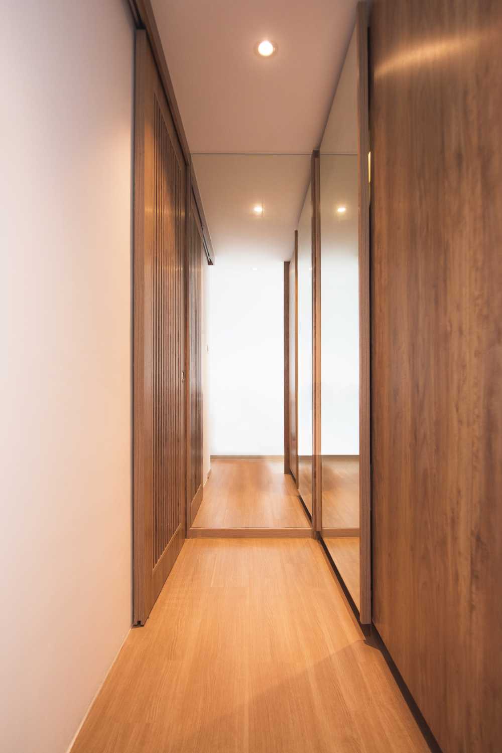 Contemporary Walk-in Wardrobe with Mirror and Wardrobe