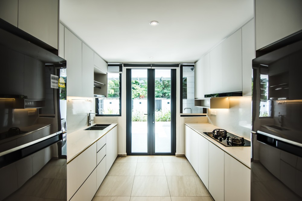 Contemporary Kitchen with Countertop and Homogeneous Tiles