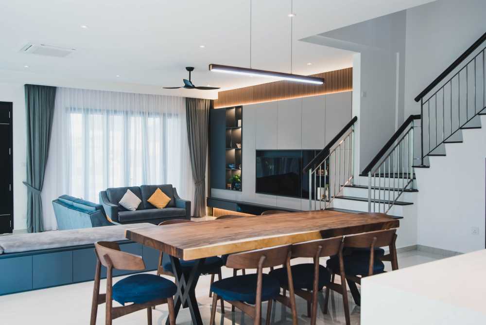 Contemporary Dining Room with Dining Table and Dining Chairs