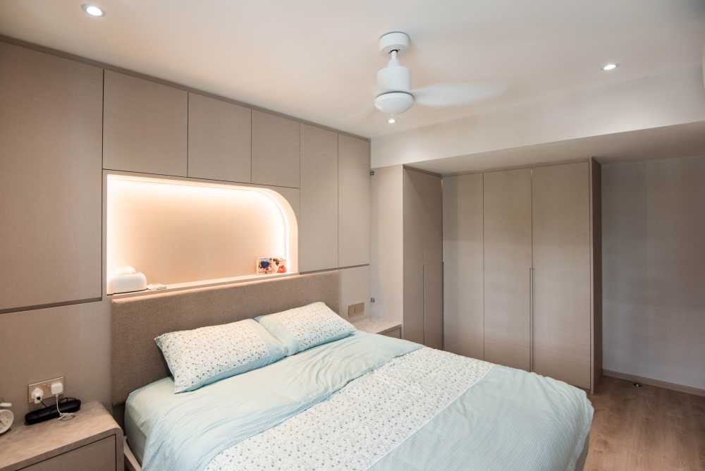Minimalist Bedroom with Vinyl Flooring and Wardrobe