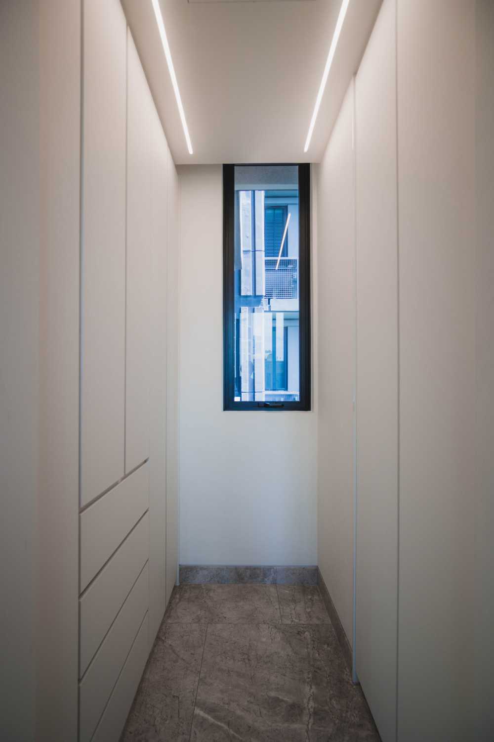 Minimalist Walk-in Wardrobe with Marble Floor and Wardrobe