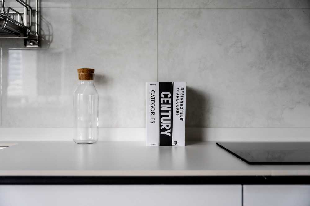 Contemporary Kitchen with Countertop and Homogeneous Tiles