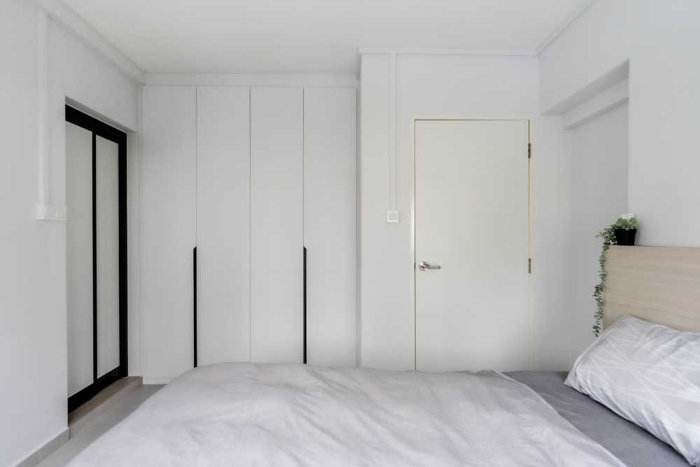 Contemporary Bedroom with Homogeneous Tiles and Wardrobe