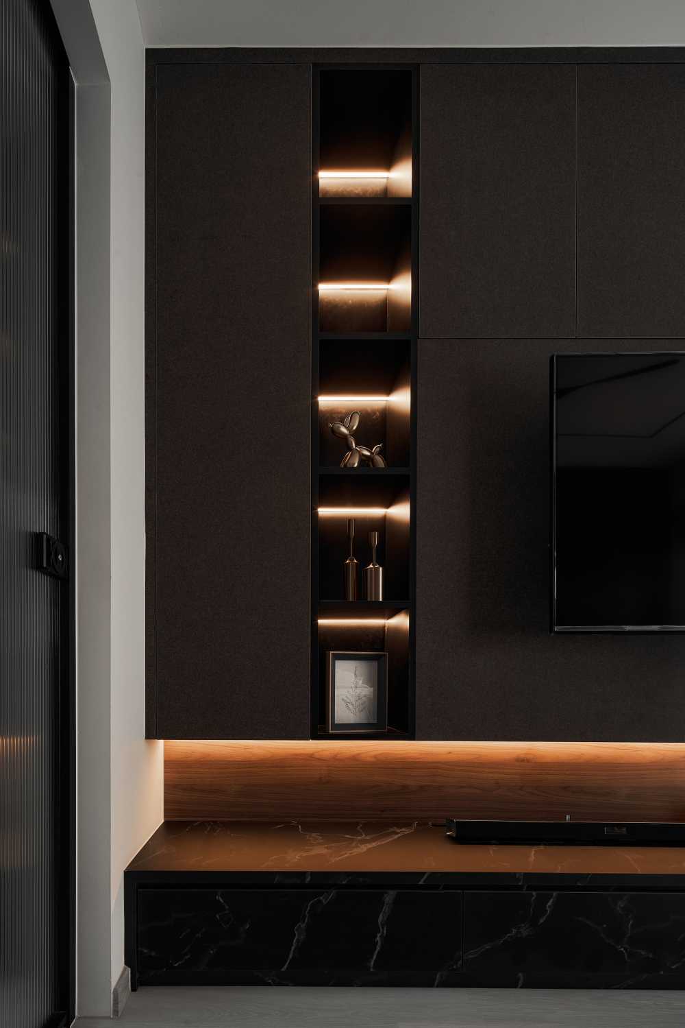 Modern Living Room with Lighting and Lamps