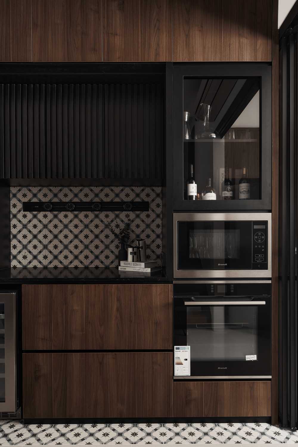 Modern Kitchen with Kitchen Accessories and Dishwasher