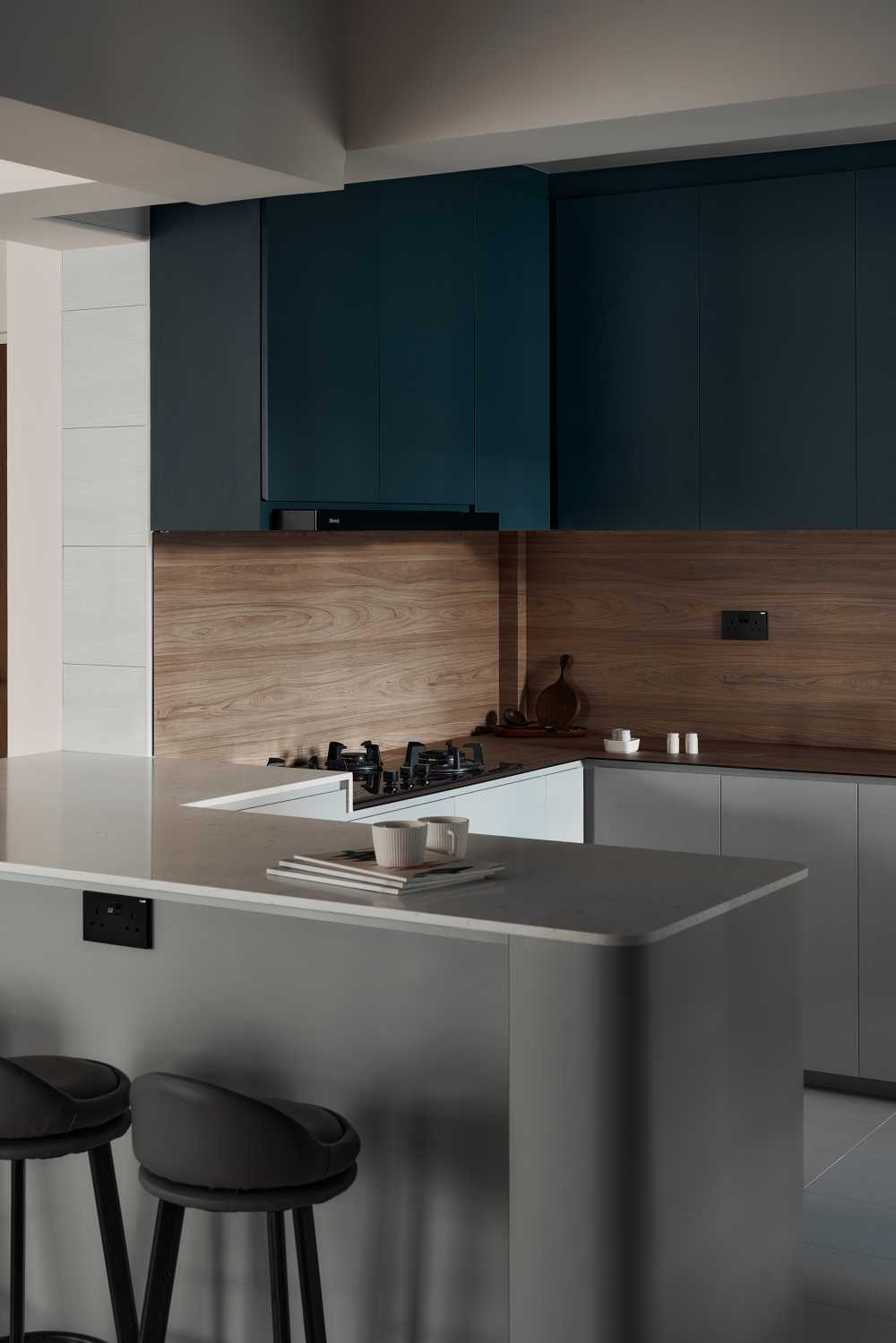 Scandinavian Kitchen with Kitchen Island and Open Kitchen