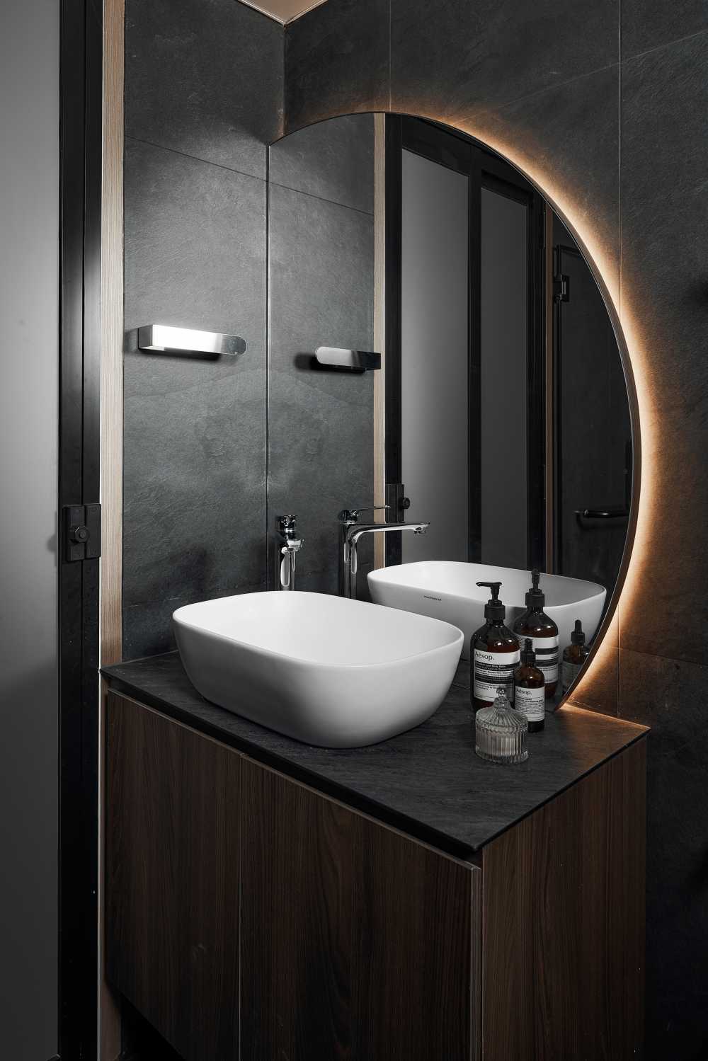 Modern Bathroom with Mirror and Bathroom Storage