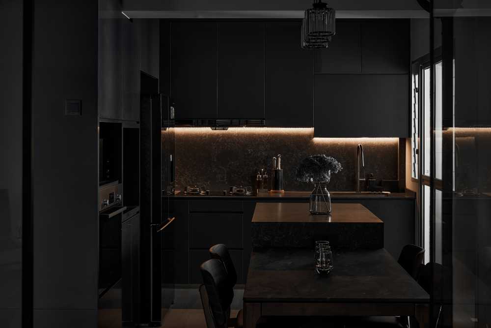 Modern Dining Room with Dining Table and Dining Chairs