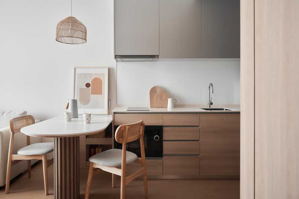 Scandinavian Dining Room with Dining Table and Dining Chairs