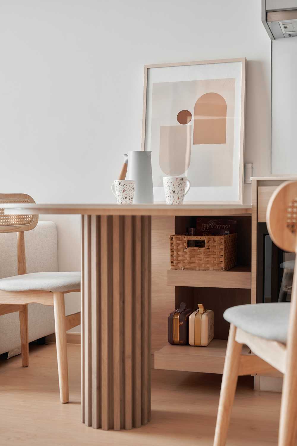 Scandinavian Dining Room with Dining Table and Dining Chairs