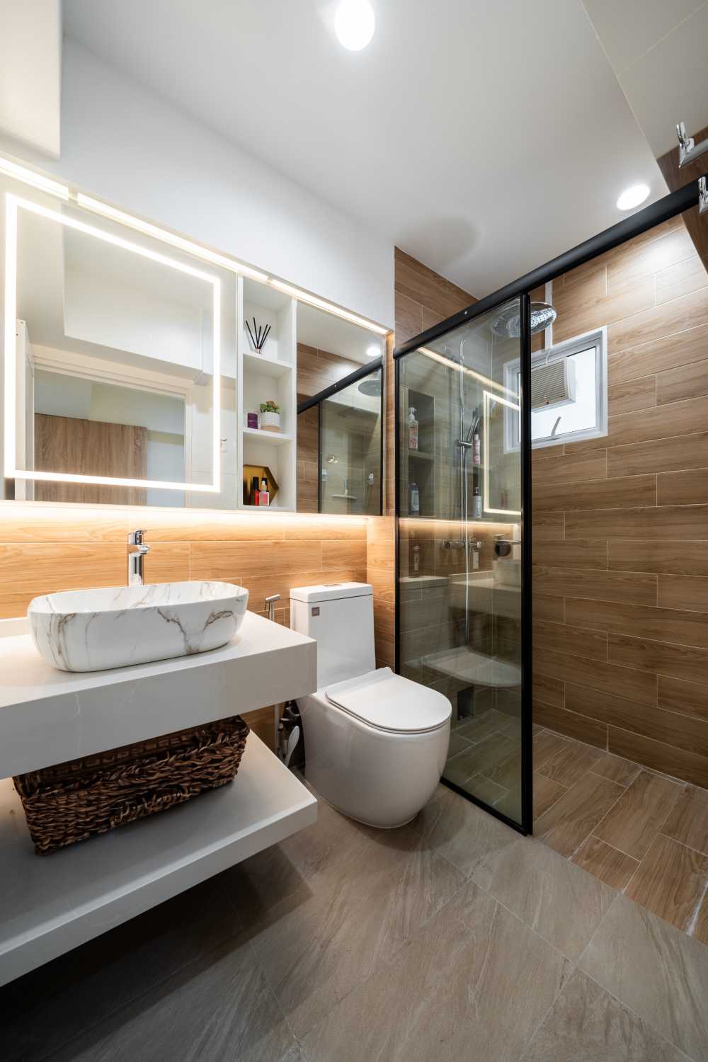 Modern Bathroom with Homogeneous Tiles and Bathroom Storage