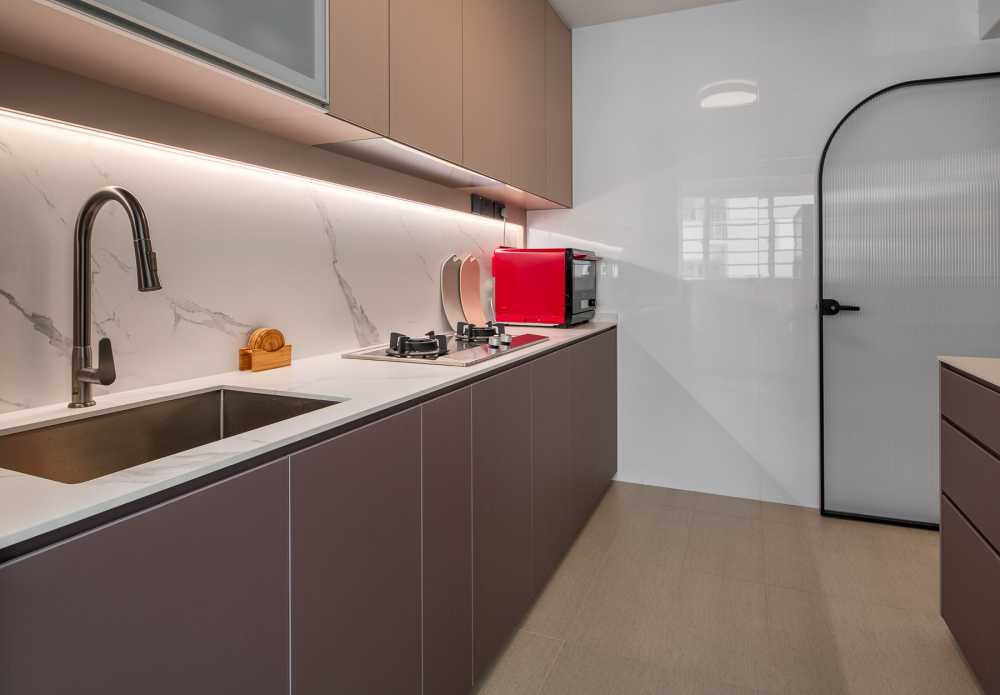 Contemporary Kitchen with Kitchen Tap and Kitchen Cabinets