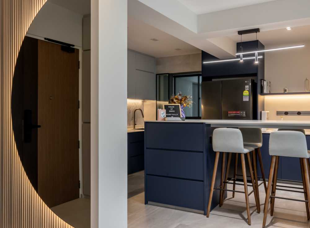 Modern Dining Room with Mirror and Kitchen Island