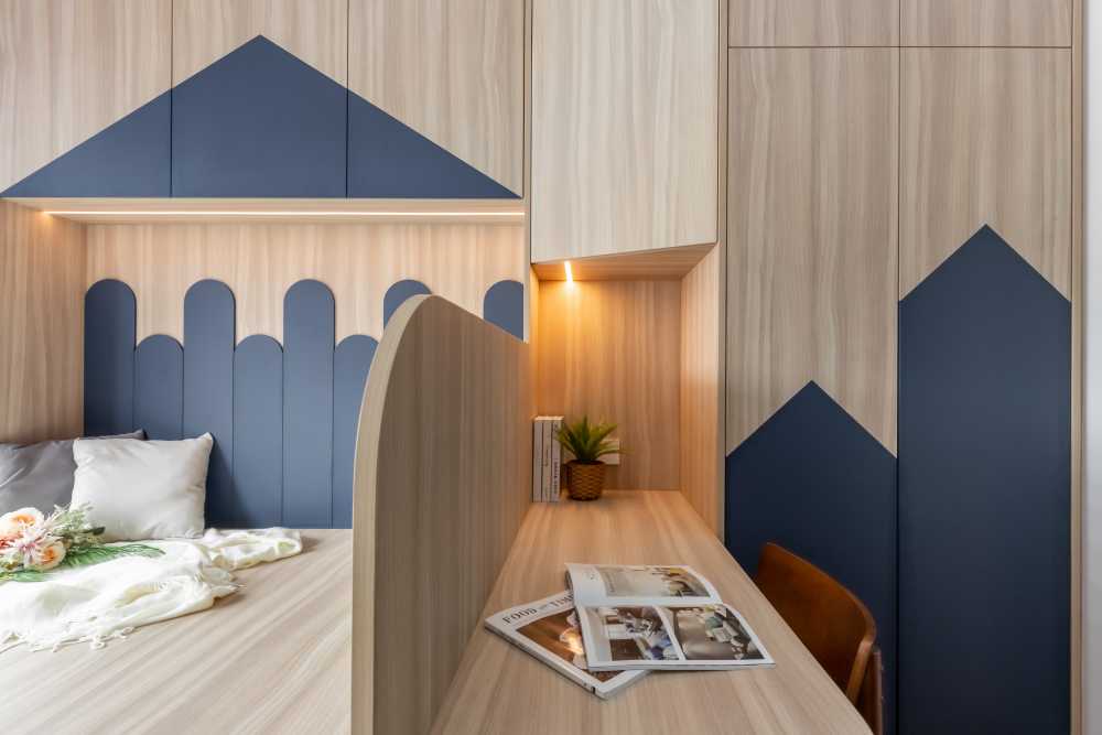 Modern Bedroom with Feature Wall and Wardrobe