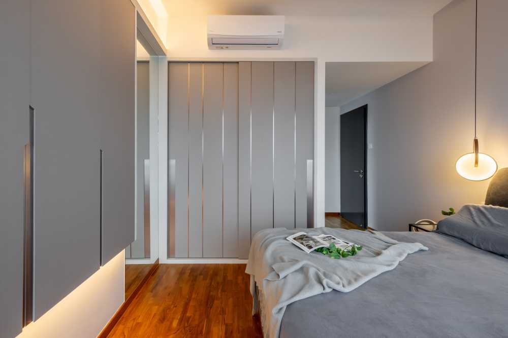 Modern Bedroom with Vinyl Flooring and Drop Light
