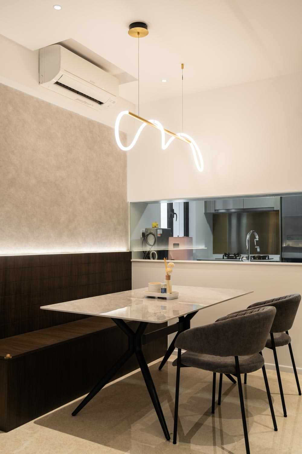 Modern Dining Room with Dining Table and Dining Chairs