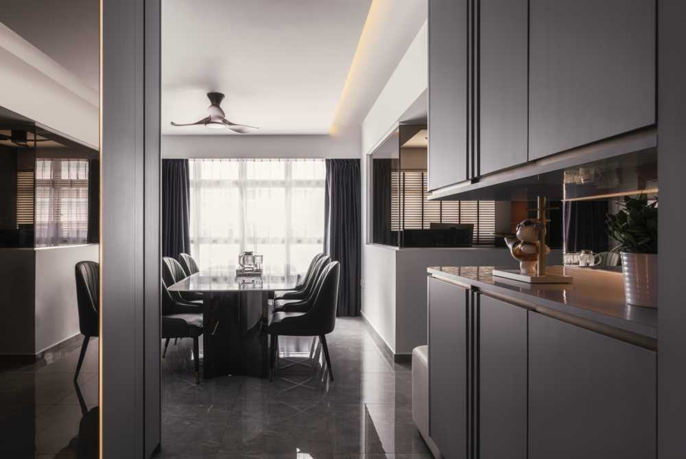 Contemporary Dining Room with Dining Table and Dining Chairs