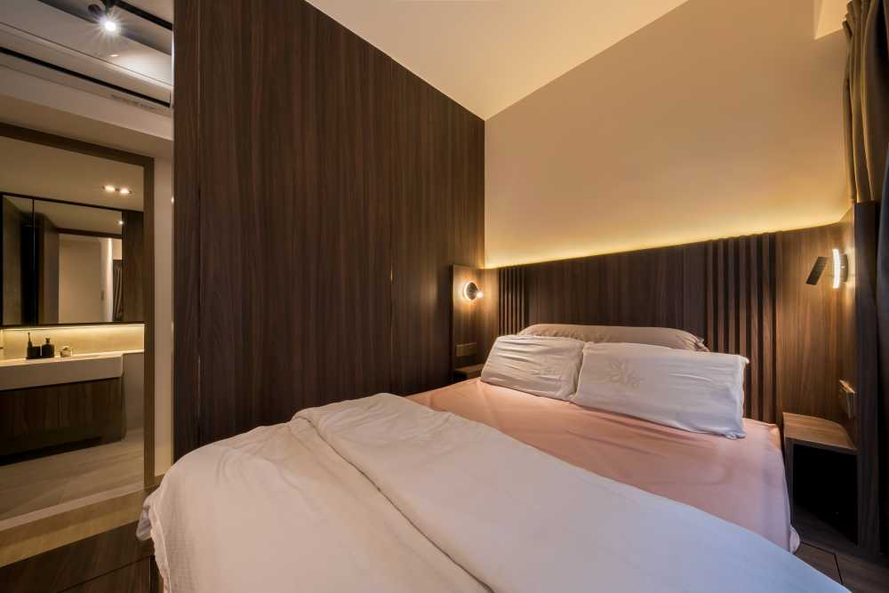 Contemporary Bedroom with Wardrobe and Closet