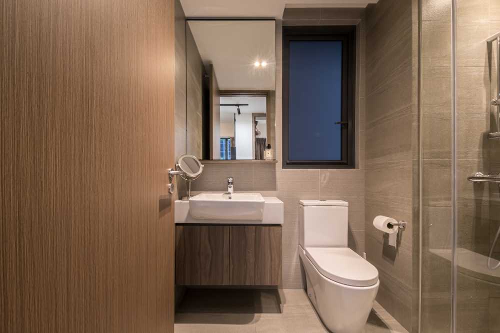 Contemporary Bathroom with Mirror and Wash Basins