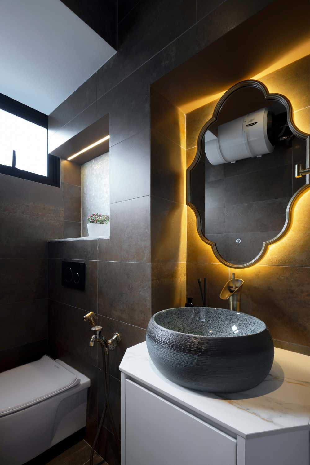 Contemporary Bathroom with Countertop and Homogeneous Tiles