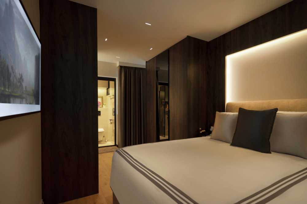 Contemporary Bedroom with Vinyl Flooring and Wardrobe